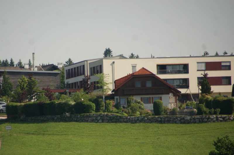 Pflegeheim Bezirksalten- und- Pflegeheim des Sozialhilfeverbandes Vöcklabruck in Pfaffing – Außenansicht