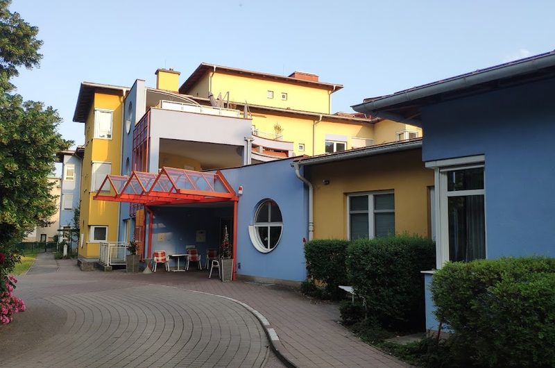Pflegeheim NÖ Pflege- und Betreuungszentrum Neunkirchen – Außenansicht