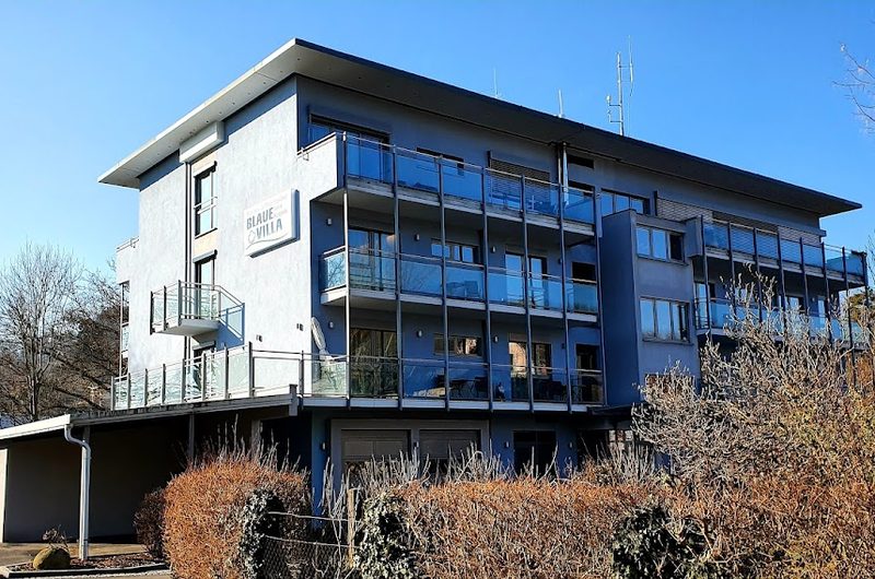 Pflegeheim Senioren & Pflegeresidenz BLAUE VILLA – Außenansicht